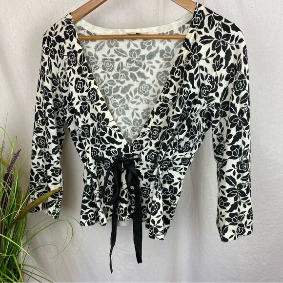 Floral Knit Cropped Black & White Waist Belt Sweater Top By WHBM Size M - Picture 3 of 7